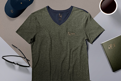 Niki unisex con logotipo Río Farmers verde e interior azul, diseño de merchandising agrario