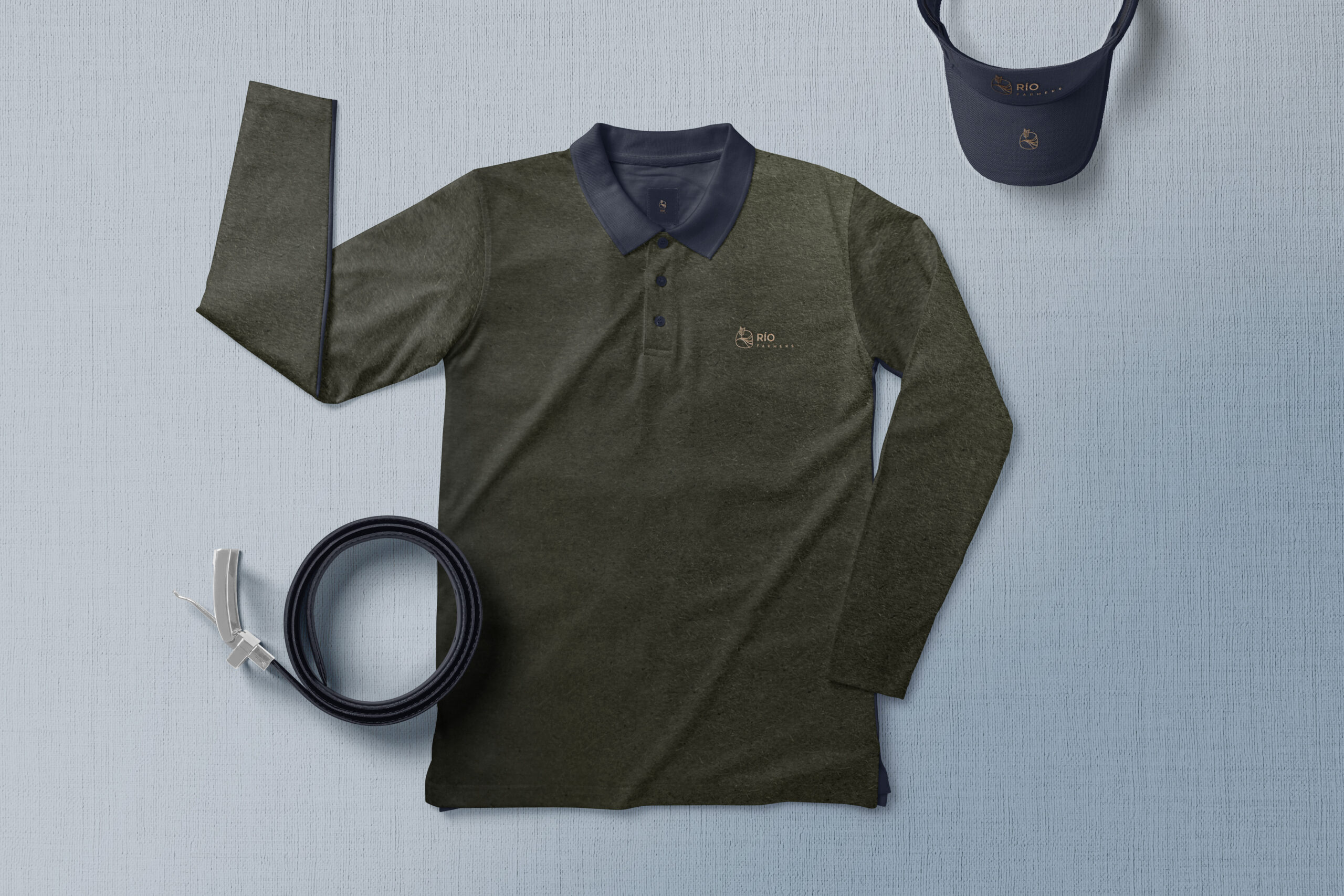 Polo con logotipo Río Farmers verde, diseño de merchandising agrario